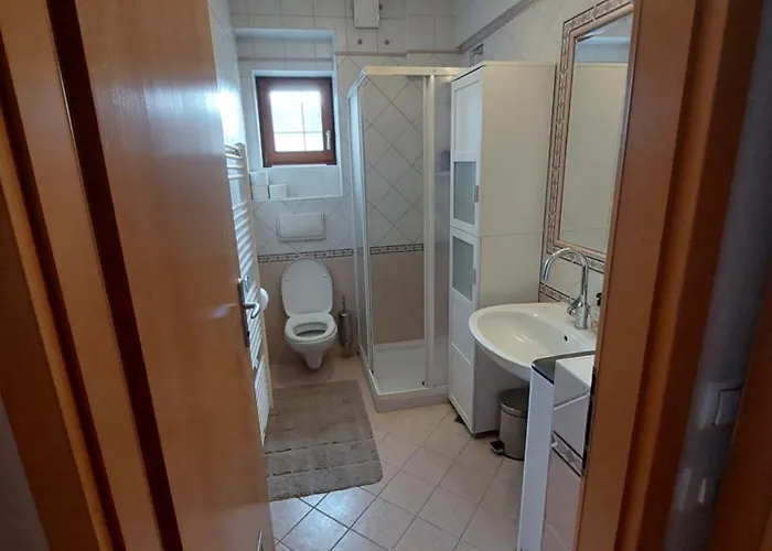 Cozy Nook Stays, Rent, Med Roglo In Termami Zrece, 게스트하우스